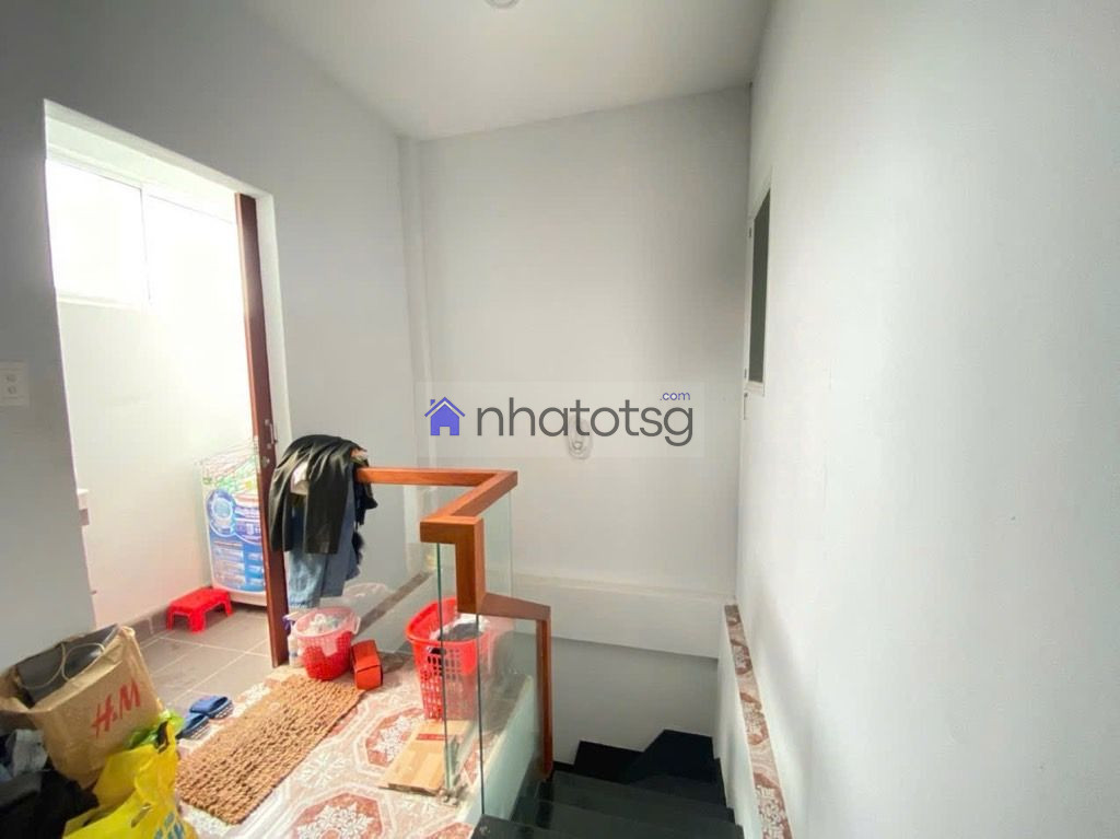 Vị trí đẹp, hẻm ba gác, sát mặt tiền, khu dân trí cao, an ninh, yên tĩnh, sát nhà ga T3, Metro số 2.