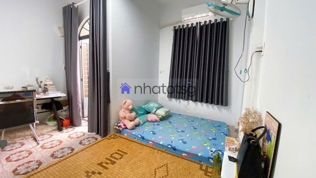 Vị trí đẹp, hẻm ba gác, sát mặt tiền, khu dân trí cao, an ninh, yên tĩnh, sát nhà ga T3, Metro số 2.