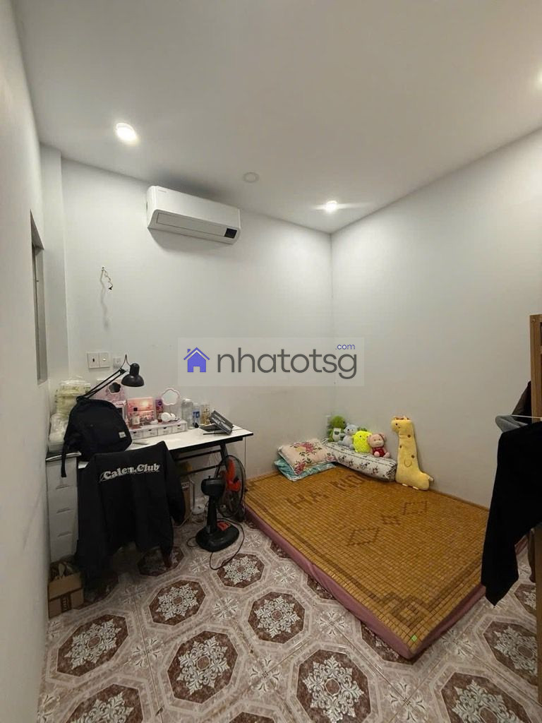 Vị trí đẹp, hẻm ba gác, sát mặt tiền, khu dân trí cao, an ninh, yên tĩnh, sát nhà ga T3, Metro số 2.