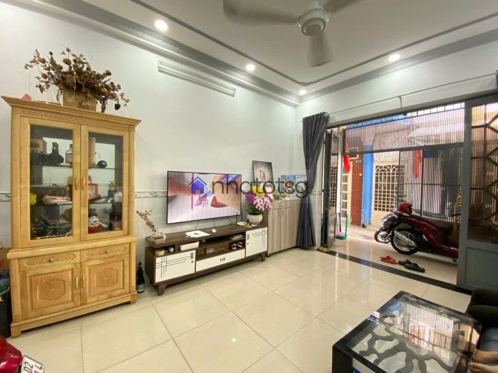 Vị trí đẹp, hẻm ba gác, sát mặt tiền, khu dân trí cao, an ninh, yên tĩnh, sát nhà ga T3, Metro số 2.