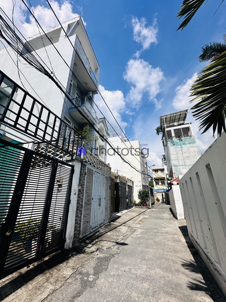 HẺM Ô TÔ ĐẬU CỬA - NHÀ CẤP 4 TIỆN XÂY MỚI - CÓ 4 PHÒNG CHO THUÊ THU NHẬP GẦN 10TR/THÁNG