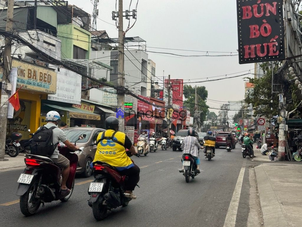 GẦN MẶT TIỀN - BÊN CẠNH TRƯỜNG NGUYỄN DU - HẺM THÔNG KINH DOANH BUÔN BÁN