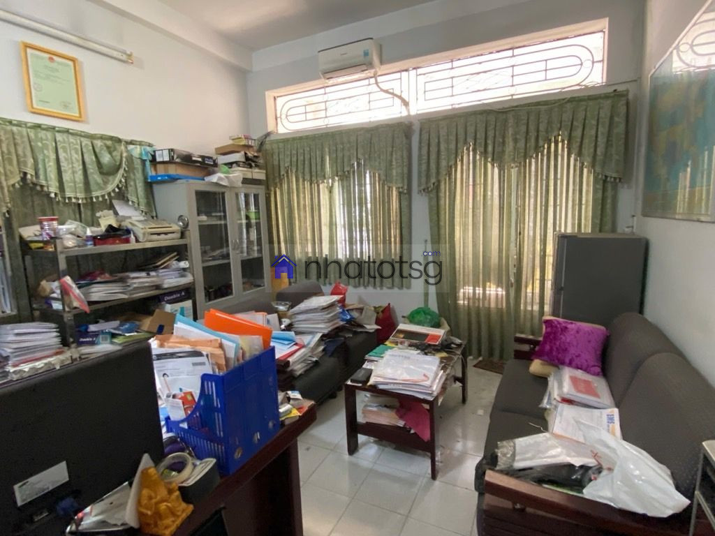 GẦN MẶT TIỀN - BÊN CẠNH TRƯỜNG NGUYỄN DU - HẺM THÔNG KINH DOANH BUÔN BÁN