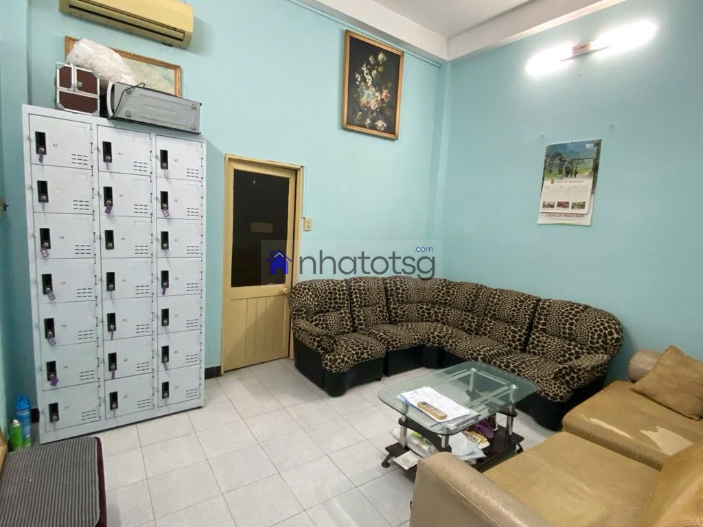 GẦN MẶT TIỀN - BÊN CẠNH TRƯỜNG NGUYỄN DU - HẺM THÔNG KINH DOANH BUÔN BÁN