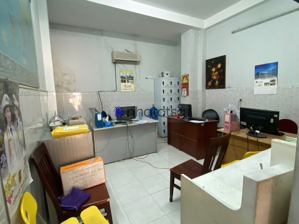 GẦN MẶT TIỀN - BÊN CẠNH TRƯỜNG NGUYỄN DU - HẺM THÔNG KINH DOANH BUÔN BÁN