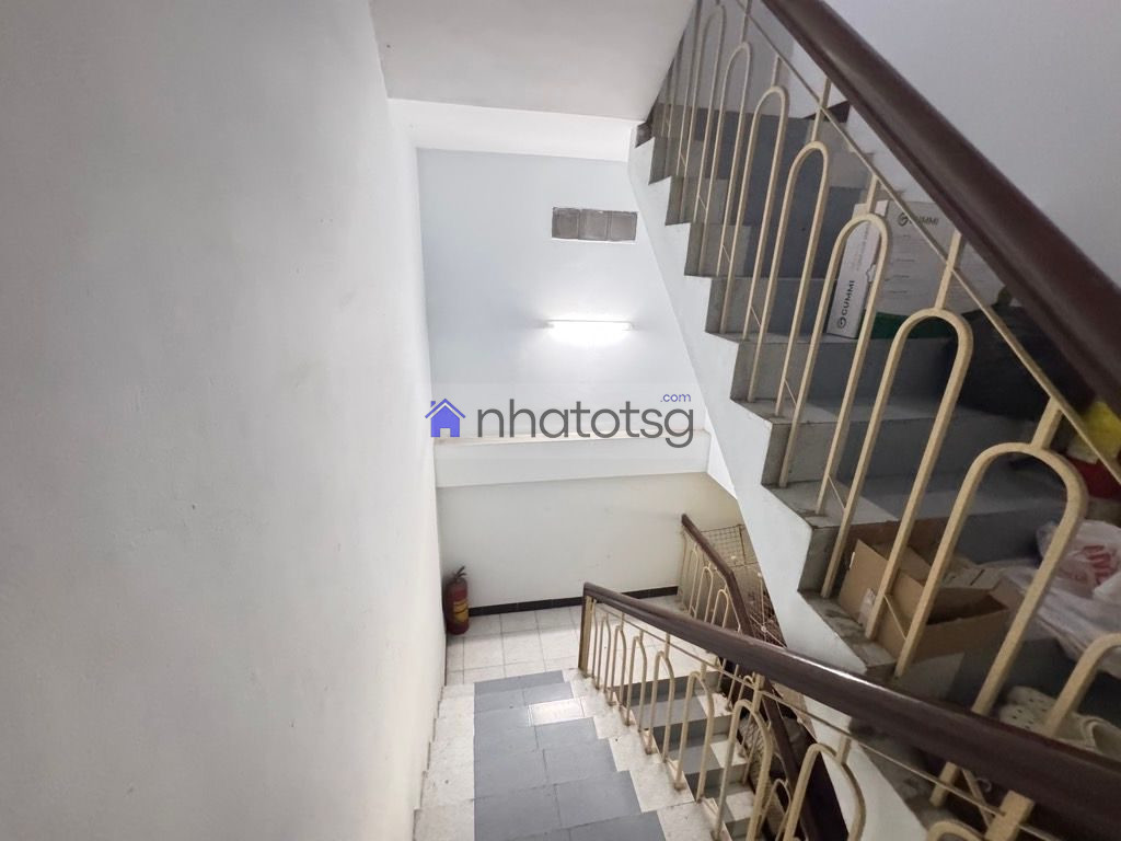 GẦN MẶT TIỀN - BÊN CẠNH TRƯỜNG NGUYỄN DU - HẺM THÔNG KINH DOANH BUÔN BÁN