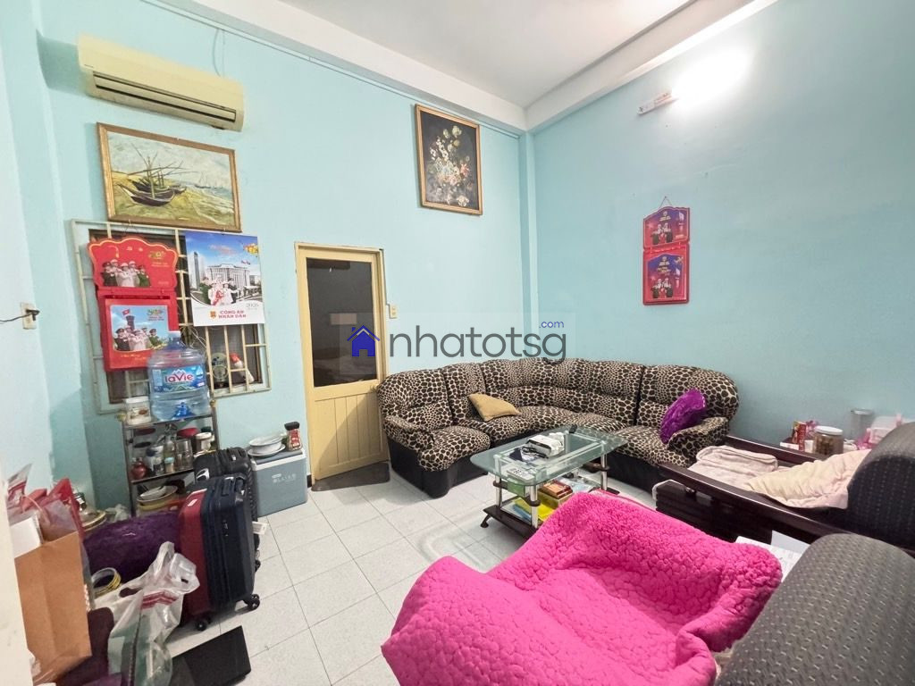 GẦN MẶT TIỀN - BÊN CẠNH TRƯỜNG NGUYỄN DU - HẺM THÔNG KINH DOANH BUÔN BÁN