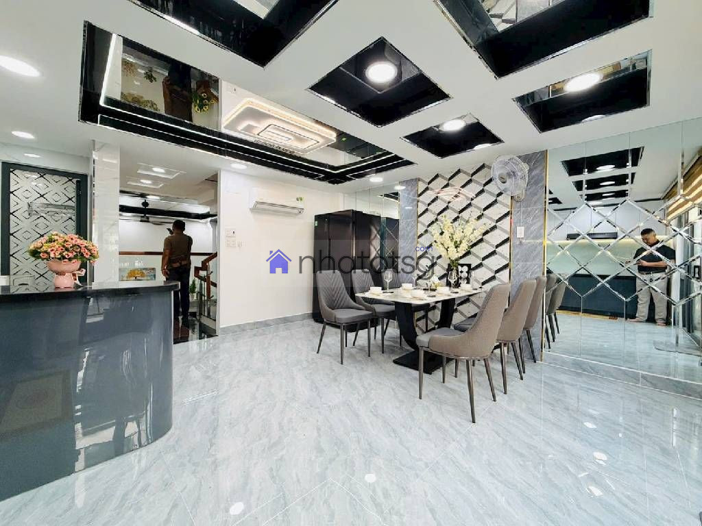 SIÊU PHẨM 5 TẦNG MỚI XÂY ĐỒNG BỘ SANG TRỌNG - HXH - TẶNG NỘI THẤT CAO CẤP- NGAY EMART PHAN HUY ÍCH