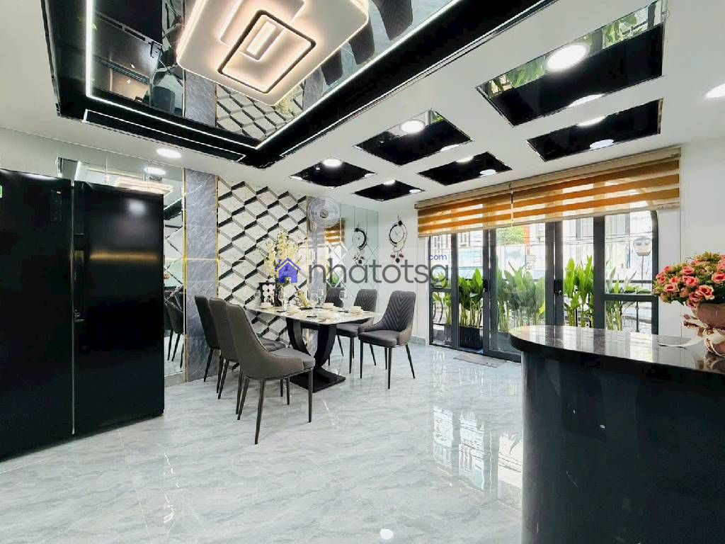 SIÊU PHẨM 5 TẦNG MỚI XÂY ĐỒNG BỘ SANG TRỌNG - HXH - TẶNG NỘI THẤT CAO CẤP- NGAY EMART PHAN HUY ÍCH