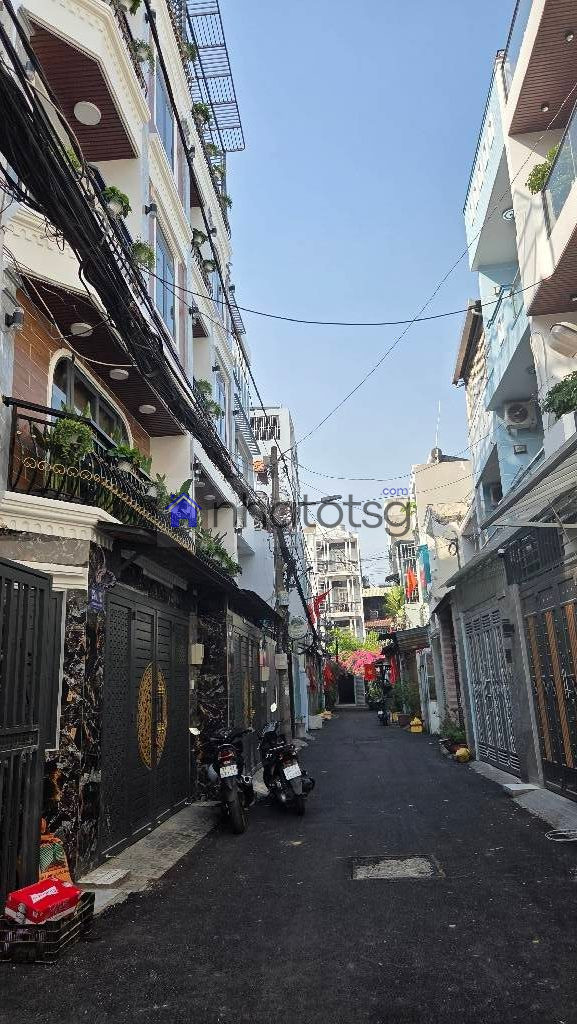 SIÊU PHẨM 5 TẦNG MỚI XÂY ĐỒNG BỘ SANG TRỌNG - HXH - TẶNG NỘI THẤT CAO CẤP- NGAY EMART PHAN HUY ÍCH