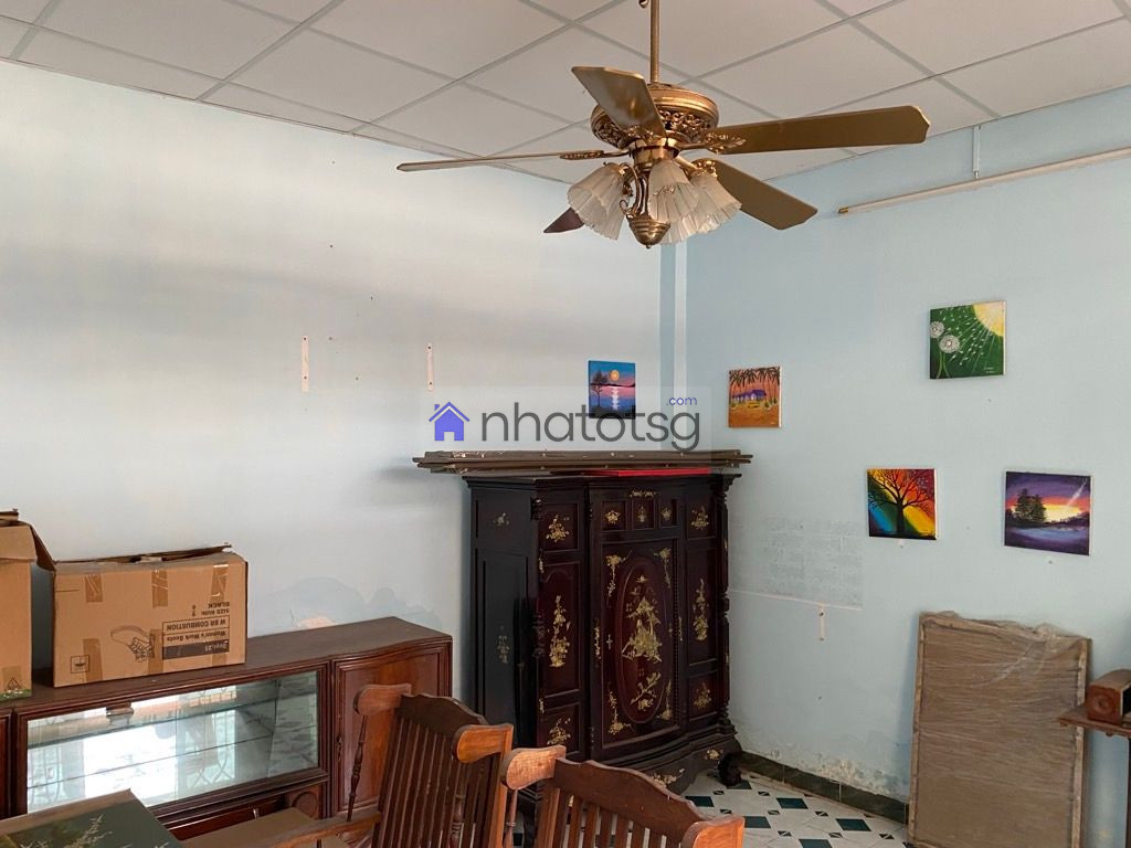 LÔ GÓC HAI MẶT TIỀN, THOÁNG SÁNG, NGANG HƠN 6M, PHÙ HỢP XÂY NHÀ KIỂU MÁI THÁI. HẺM XE BỐN CHỖ VÀO NHÀ.