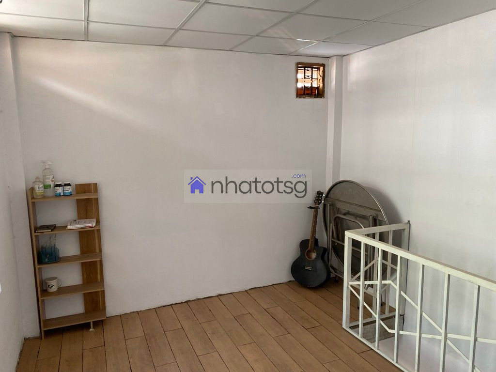 LÔ GÓC HAI MẶT TIỀN, THOÁNG SÁNG, NGANG HƠN 6M, PHÙ HỢP XÂY NHÀ KIỂU MÁI THÁI. HẺM XE BỐN CHỖ VÀO NHÀ.