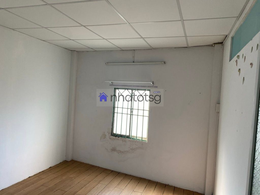 LÔ GÓC HAI MẶT TIỀN, THOÁNG SÁNG, NGANG HƠN 6M, PHÙ HỢP XÂY NHÀ KIỂU MÁI THÁI. HẺM XE BỐN CHỖ VÀO NHÀ.