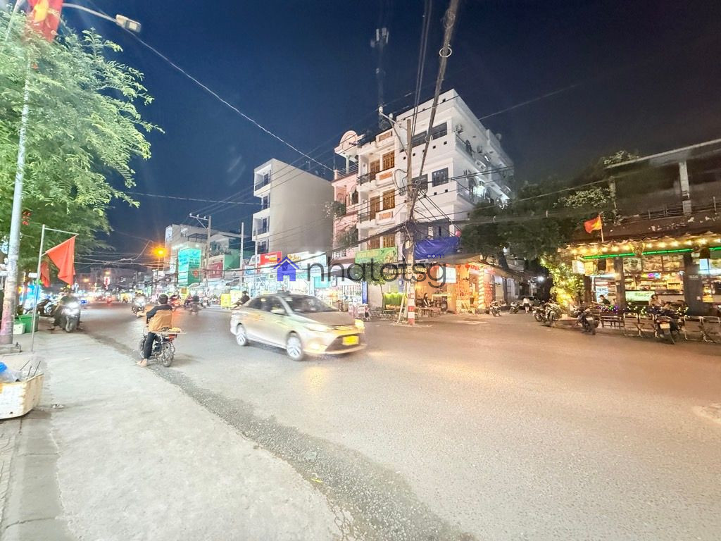 SÁT MẶT TIỀN ĐƯỜNG - VF3 NGỦ TRONG NHÀ - 2 TẦNG - TẶNG FULL NỘI THẤT.