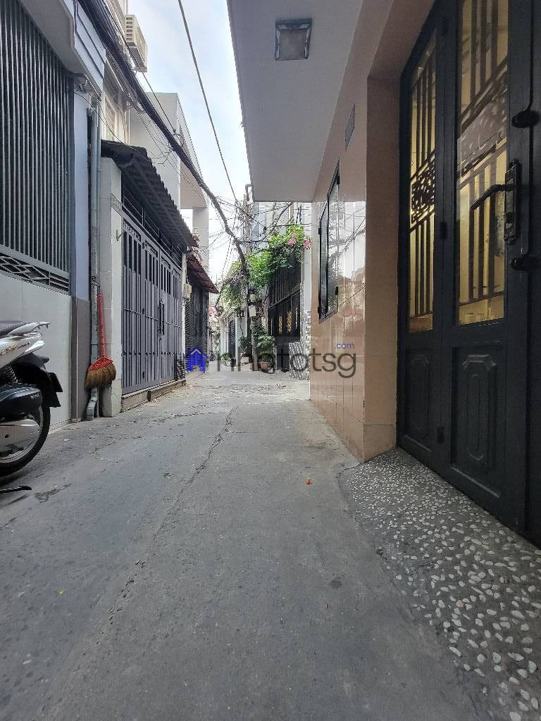 NHÀ 2 MẶT HẺM TRƯỚC VÀ SAU. VỊ TRÍ TRUNG TÂM, NHÀ ĐANG CHO THUÊ CÓ DÒNG TIỀN SẴN.