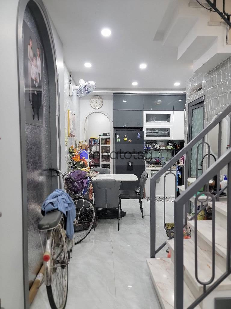 NHÀ 2 MẶT HẺM TRƯỚC VÀ SAU. VỊ TRÍ TRUNG TÂM, NHÀ ĐANG CHO THUÊ CÓ DÒNG TIỀN SẴN.