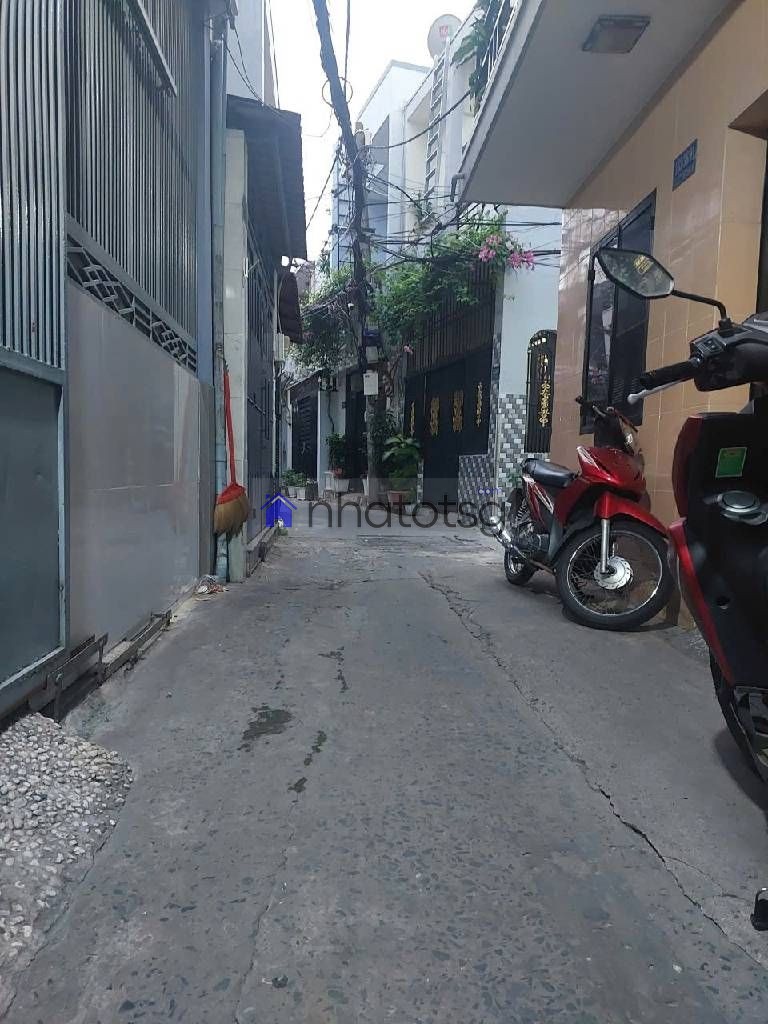 TRUNG TÂM P.10 – GẦN NGÃ 5 QUANG TRUNG