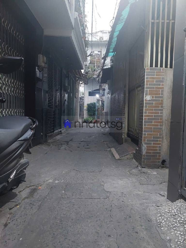 TRUNG TÂM P.10 – GẦN NGÃ 5 QUANG TRUNG