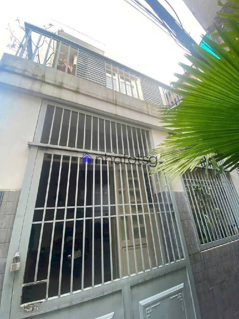 TRUNG TÂM P.10 – GẦN NGÃ 5 QUANG TRUNG