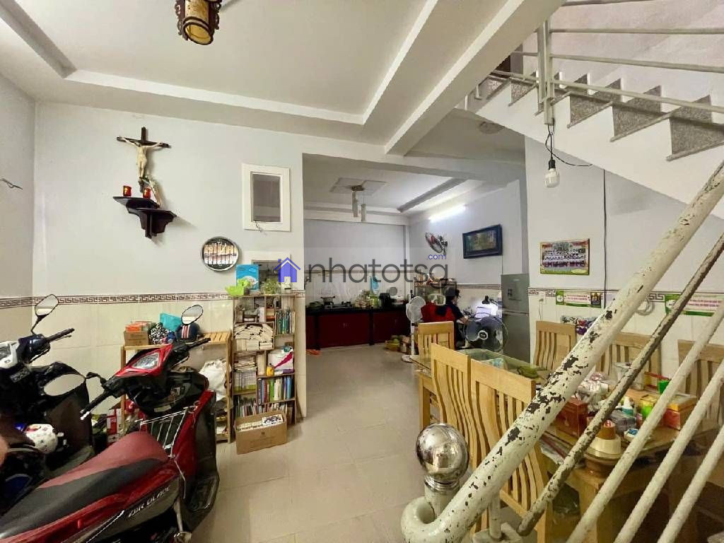 TRUNG TÂM P.10 – GẦN NGÃ 5 QUANG TRUNG