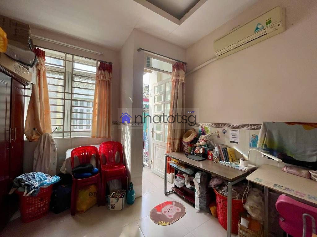 TRUNG TÂM P.10 – GẦN NGÃ 5 QUANG TRUNG