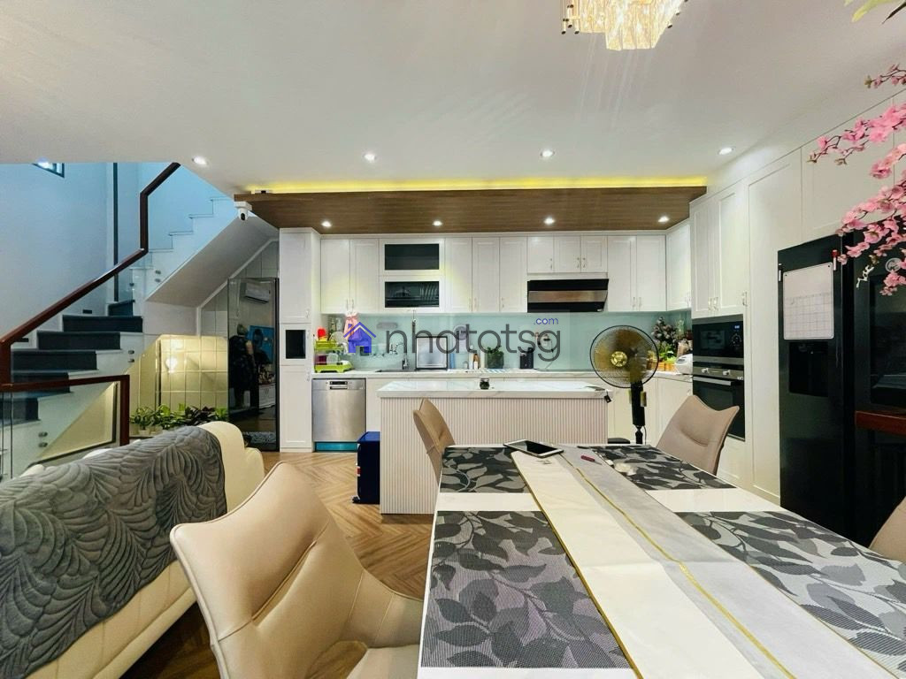 SIÊU PHẨM NHÀ PHỐ - GARA Ô TÔ- HỒ BƠI- NỘI THẤT CAO CẤP - 5 TẦNG - DTSD 168M2 - HXH THÔNG.