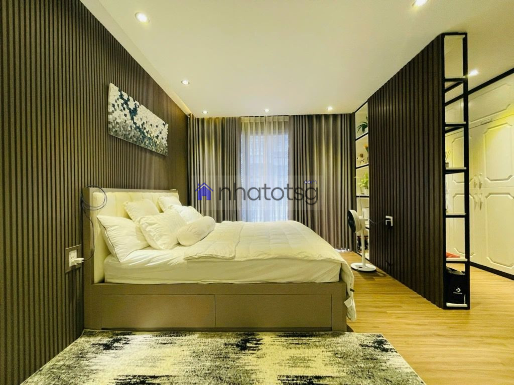 SIÊU PHẨM NHÀ PHỐ - GARA Ô TÔ- HỒ BƠI- NỘI THẤT CAO CẤP - 5 TẦNG - DTSD 168M2 - HXH THÔNG.