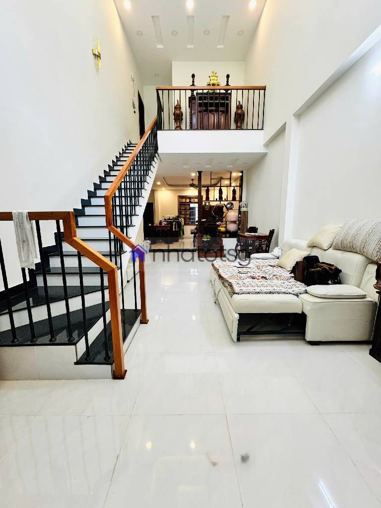 NHÀ THIẾT KẾ RỘNG ĐẸP, HIỆN ĐẠI.