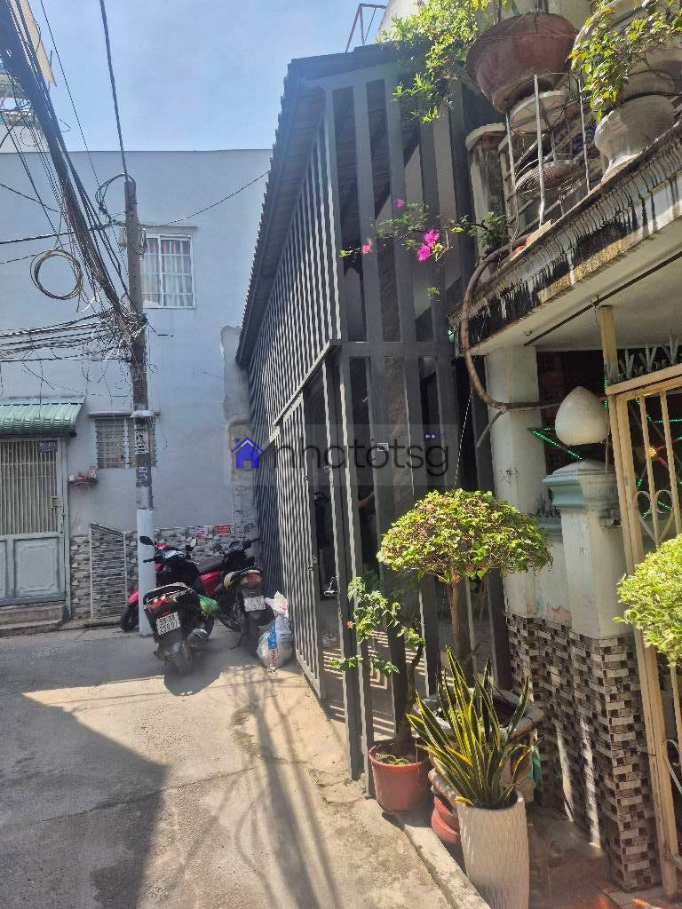 VỊ TRÍ ĐẮC ĐỊA, NGAY KHU VỰC SẦM UẤT.​ NGAY SÁT SIÊU THỊ EMART VÀ KHU CHUNG CƯ, GIAO THÔNG CỰC KỲ THUẬN TIỆN.​