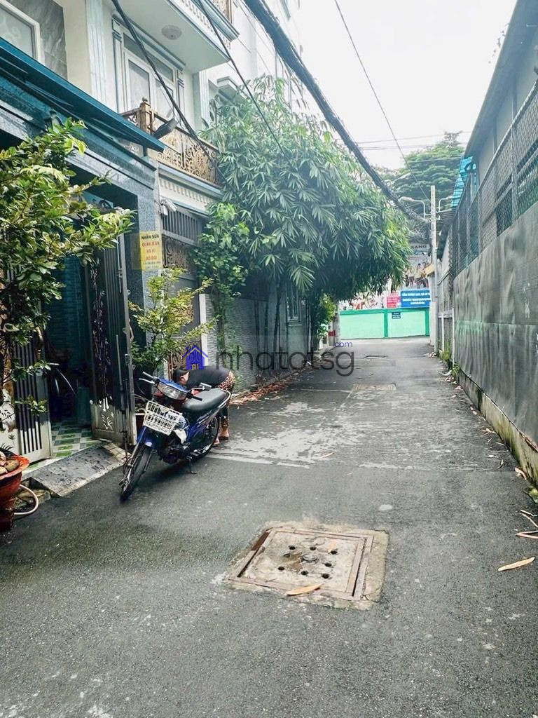 HẺM RỘNG, SẠCH SẼ. DÂN TRÍ CAO. Ở HAY CHO THUÊ ĐỀU TUYỆT VỜI.