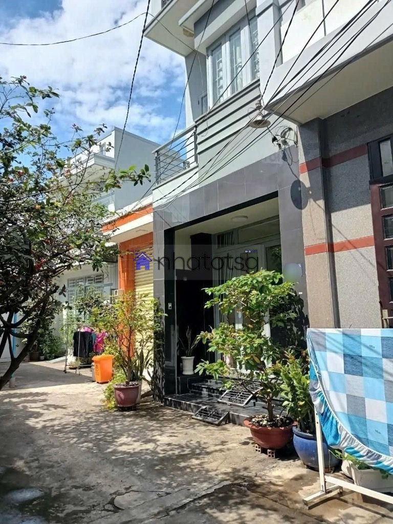 HẺM RỘNG, SẠCH SẼ. DÂN TRÍ CAO. Ở HAY CHO THUÊ ĐỀU TUYỆT VỜI.