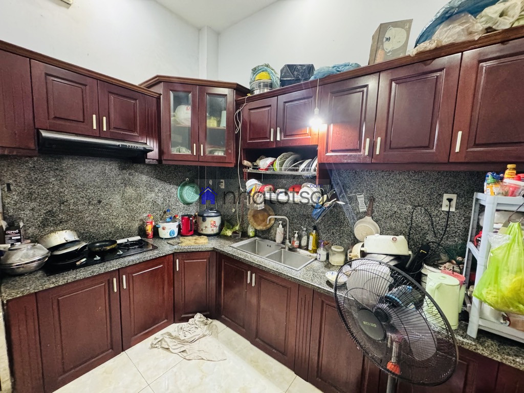 NHÀ 3 TẦNG, 4 PHÒNG - VUÔNG A4 - XE TẢI THÔNG, Ô TÔ VÀO NHÀ. KHU DÂN TRÍ CAO.