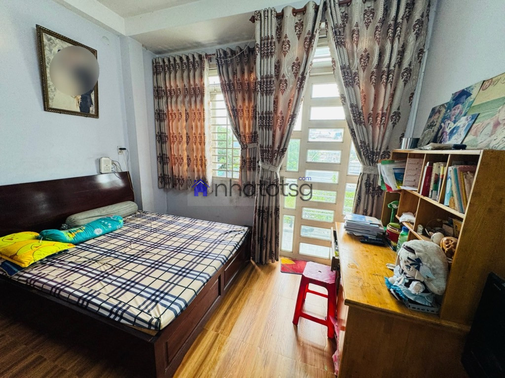 NHÀ 3 TẦNG, 4 PHÒNG - VUÔNG A4 - XE TẢI THÔNG, Ô TÔ VÀO NHÀ. KHU DÂN TRÍ CAO.