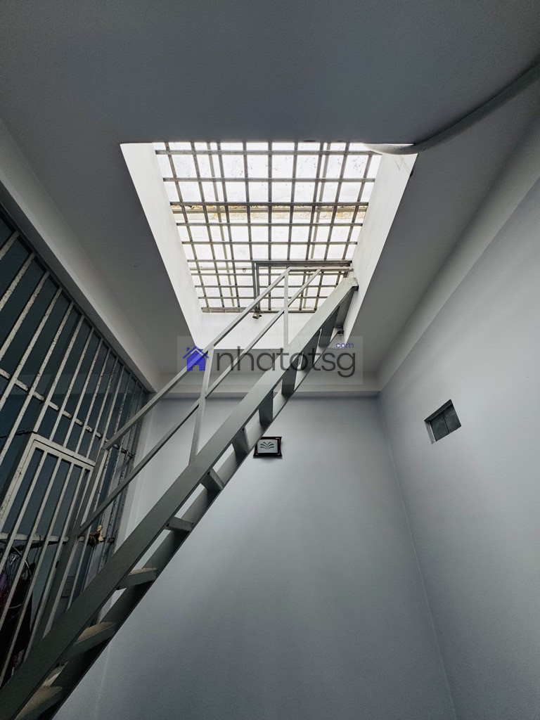 NHÀ 3 TẦNG, 4 PHÒNG - VUÔNG A4 - XE TẢI THÔNG, Ô TÔ VÀO NHÀ. KHU DÂN TRÍ CAO.