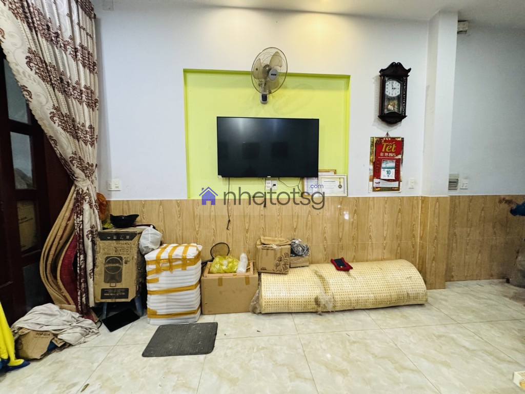 NHÀ 3 TẦNG, 4 PHÒNG - VUÔNG A4 - XE TẢI THÔNG, Ô TÔ VÀO NHÀ. KHU DÂN TRÍ CAO.