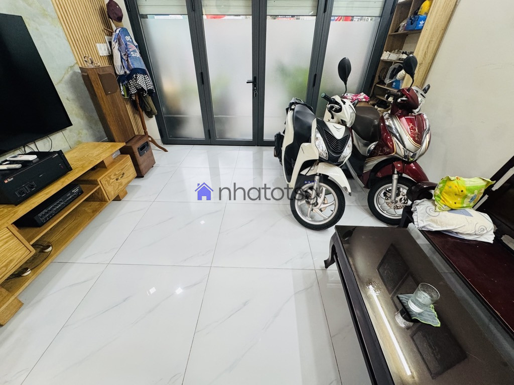 MẶT TIỀN KINH DOANH ĐƯỜNG VIP - CÓ VỈA HÈ - KHU SẦM UẤT, NHỘN NHỊP NGÀY ĐÊM.