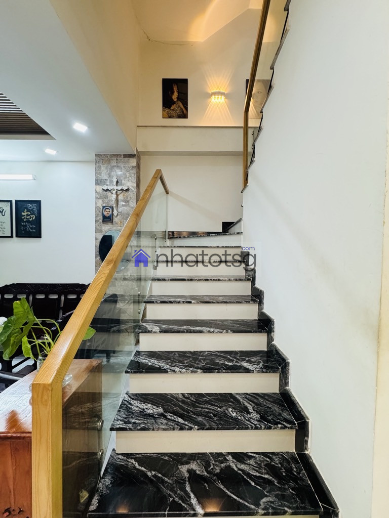 MẶT TIỀN KINH DOANH ĐƯỜNG VIP - CÓ VỈA HÈ - KHU SẦM UẤT, NHỘN NHỊP NGÀY ĐÊM.