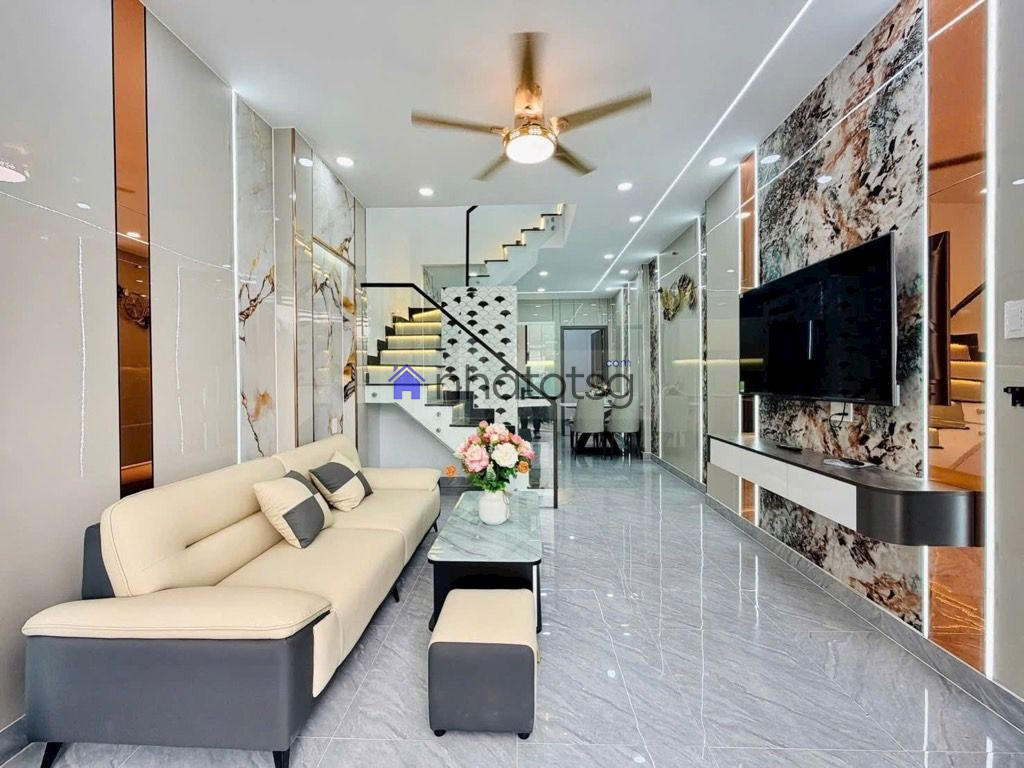 ĐƯỜNG THÔNG NGAY TRUNG TÂM SÁT SÂN BAY, GẦN UBND. SỔ HỒNG RIÊNG - NỘI THẤT BÀN GIAO FULL OPTION.( ĐÃ BÁN )