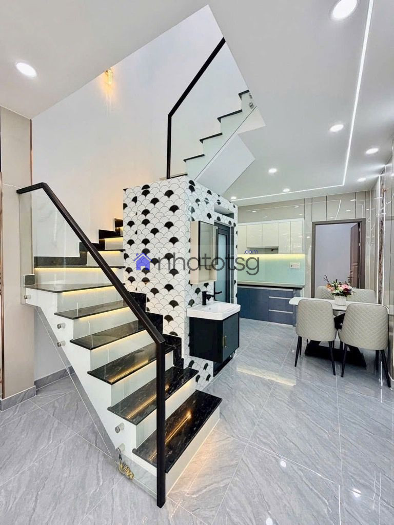 ĐƯỜNG THÔNG NGAY TRUNG TÂM SÁT SÂN BAY, GẦN UBND. SỔ HỒNG RIÊNG - NỘI THẤT BÀN GIAO FULL OPTION.( ĐÃ BÁN )