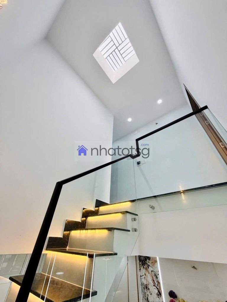 ĐƯỜNG THÔNG NGAY TRUNG TÂM SÁT SÂN BAY, GẦN UBND. SỔ HỒNG RIÊNG - NỘI THẤT BÀN GIAO FULL OPTION.( ĐÃ BÁN )