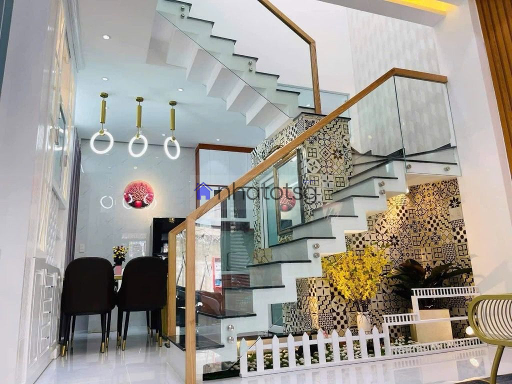 HẺM THÔNG - Ô TÔ NHỎ NGỦ TRONG NHÀ