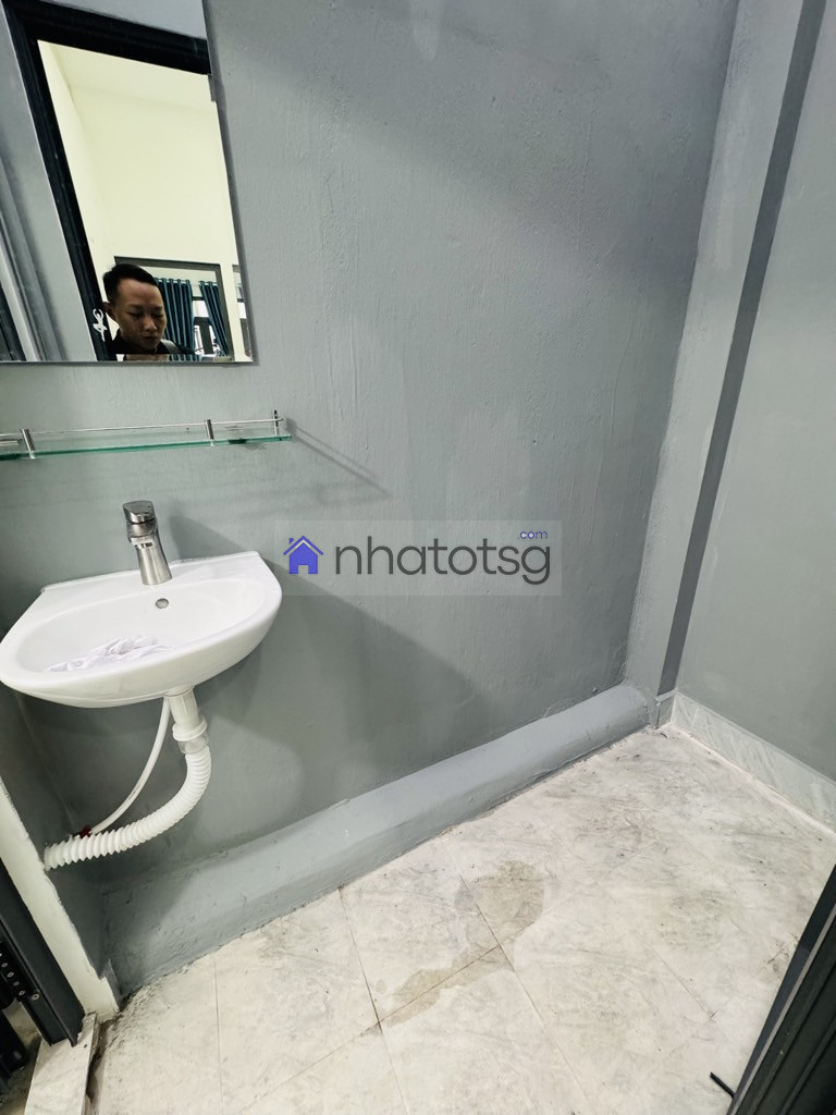 GẦN NHÀ GA T3, SÂN BAY TSN - 2 TẦNG - VUÔNG A4 - HẺM BA GÁC - GẦN MẶT TIỀN - TIỆN ÍCH NGẬP TRÀN.