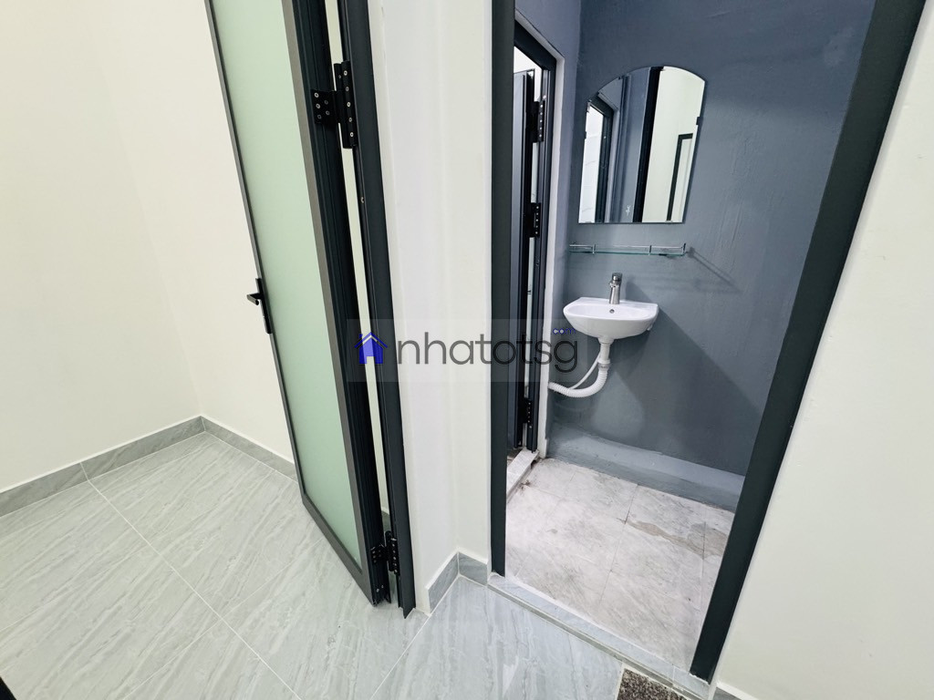 GẦN NHÀ GA T3, SÂN BAY TSN - 2 TẦNG - VUÔNG A4 - HẺM BA GÁC - GẦN MẶT TIỀN - TIỆN ÍCH NGẬP TRÀN.