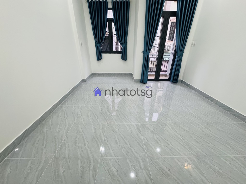 GẦN NHÀ GA T3, SÂN BAY TSN - 2 TẦNG - VUÔNG A4 - HẺM BA GÁC - GẦN MẶT TIỀN - TIỆN ÍCH NGẬP TRÀN.