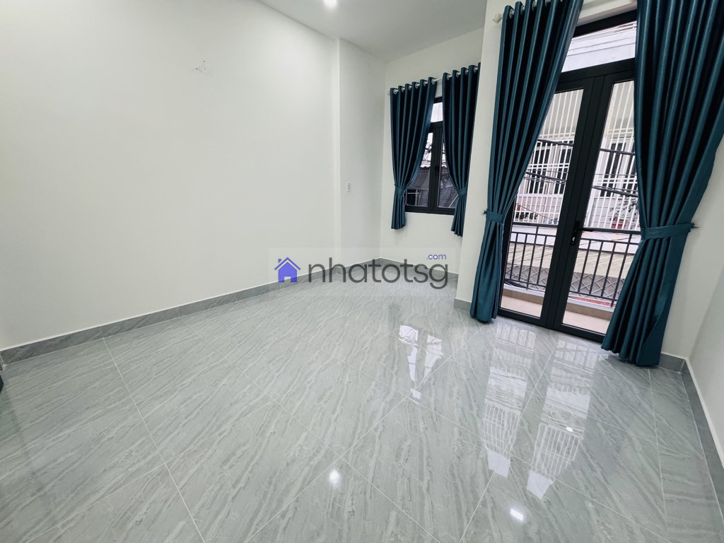 GẦN NHÀ GA T3, SÂN BAY TSN - 2 TẦNG - VUÔNG A4 - HẺM BA GÁC - GẦN MẶT TIỀN - TIỆN ÍCH NGẬP TRÀN.