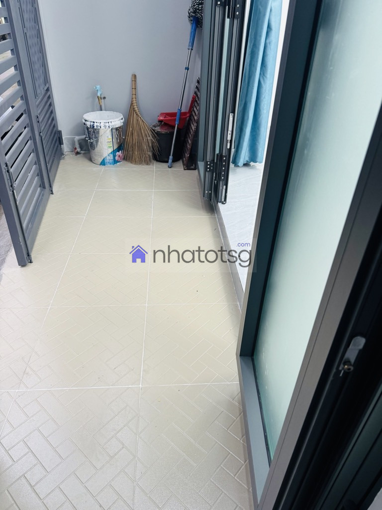 GẦN NHÀ GA T3, SÂN BAY TSN - 2 TẦNG - VUÔNG A4 - HẺM BA GÁC - GẦN MẶT TIỀN - TIỆN ÍCH NGẬP TRÀN.