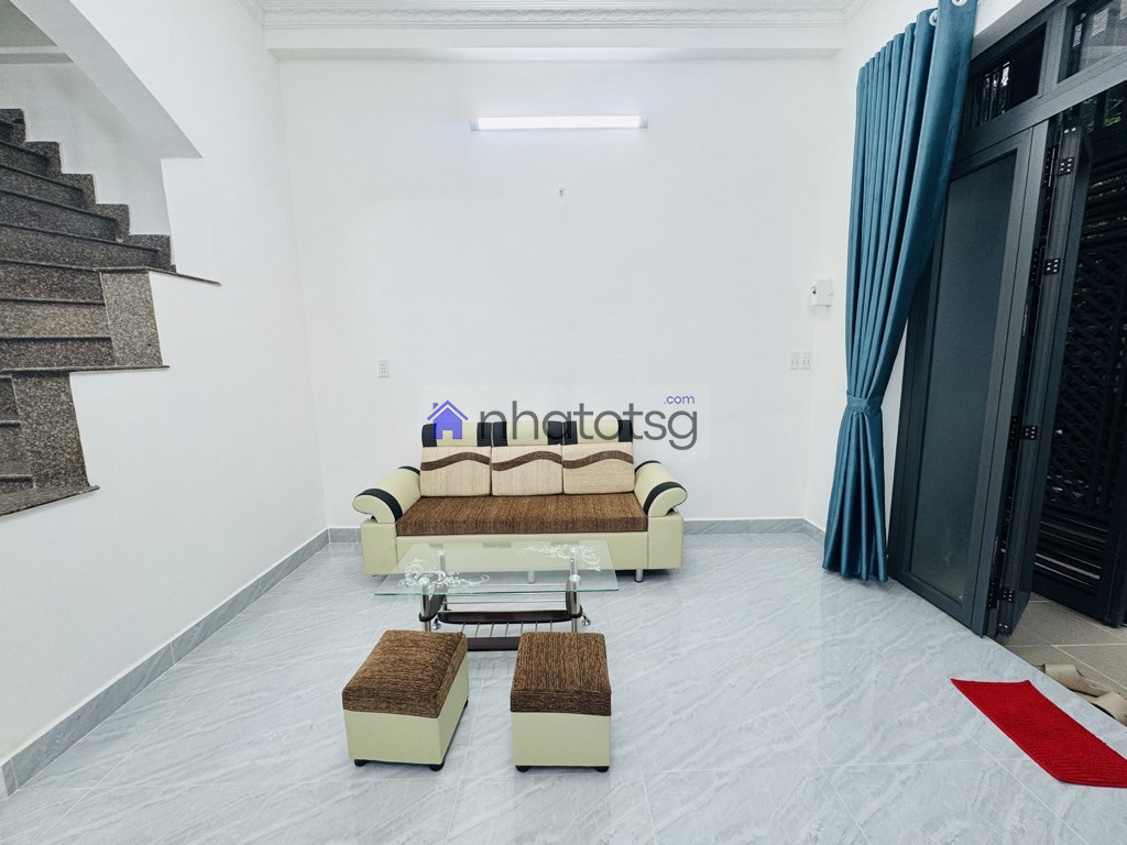 GẦN NHÀ GA T3, SÂN BAY TSN - 2 TẦNG - VUÔNG A4 - HẺM BA GÁC - GẦN MẶT TIỀN - TIỆN ÍCH NGẬP TRÀN.