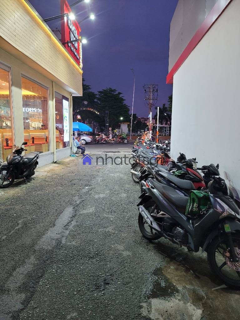 ĐỐI DIỆN CỔNG CITYLAND, EMART PHAN VĂN TRỊ, 4 TẦNG.