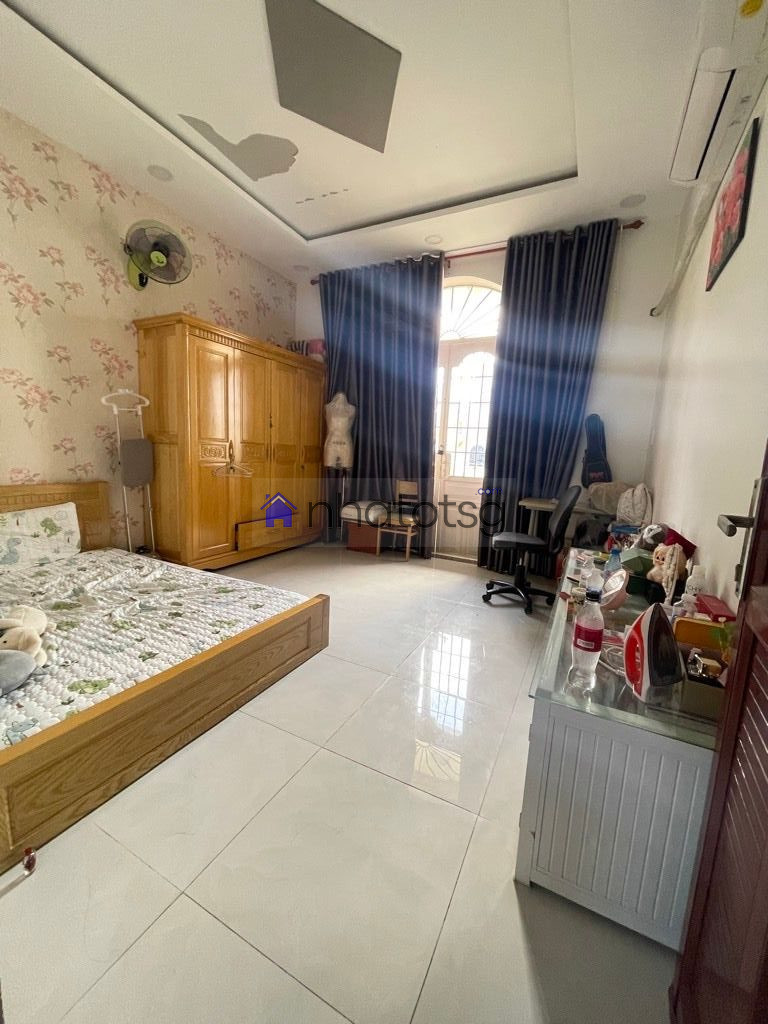 NHÀ 3 TẦNG ĐÚC. NGAY GẦN CÔNG VIÊN LÀNG HOA.