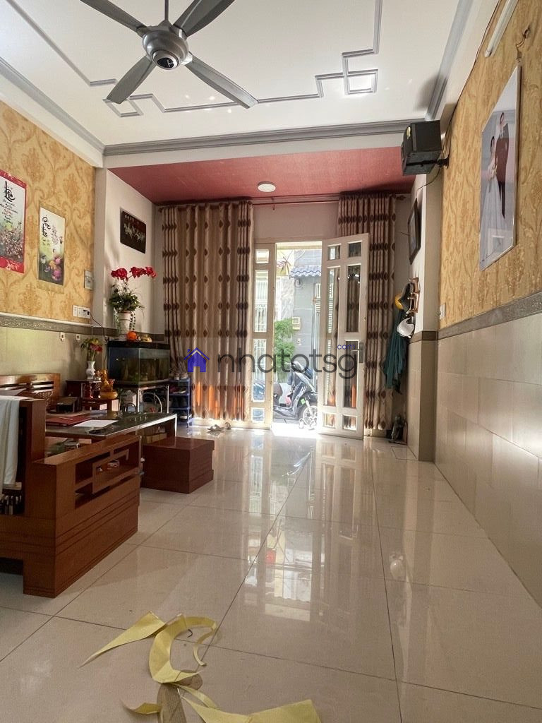 NHÀ 3 TẦNG ĐÚC. NGAY GẦN CÔNG VIÊN LÀNG HOA.